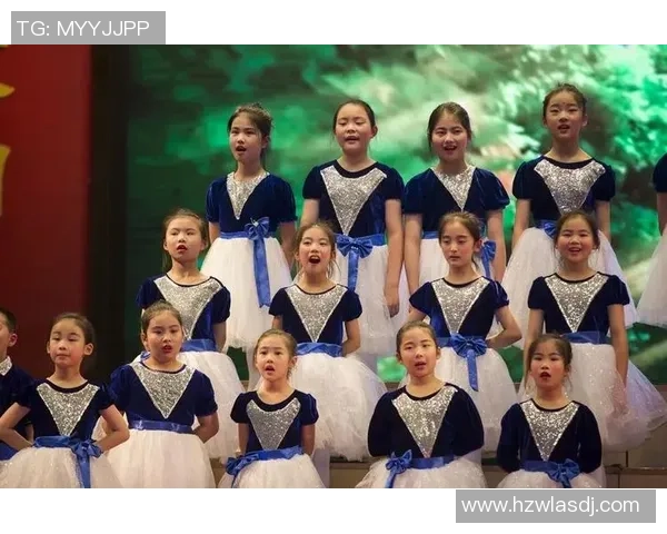 小明与乐乐的足球梦想之旅:友谊与拼搏的精彩篇章